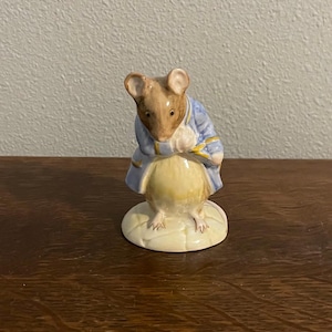 Gentleman Mouse Made a Bow- Beatrix Potter Figurine, Royal Albert, England, copyright 1989
