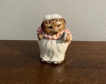 Mrs. Tiggy Winkle- BP1a Beatrix Potter Figurine- Gold Circle Back Stamp Beswick, England