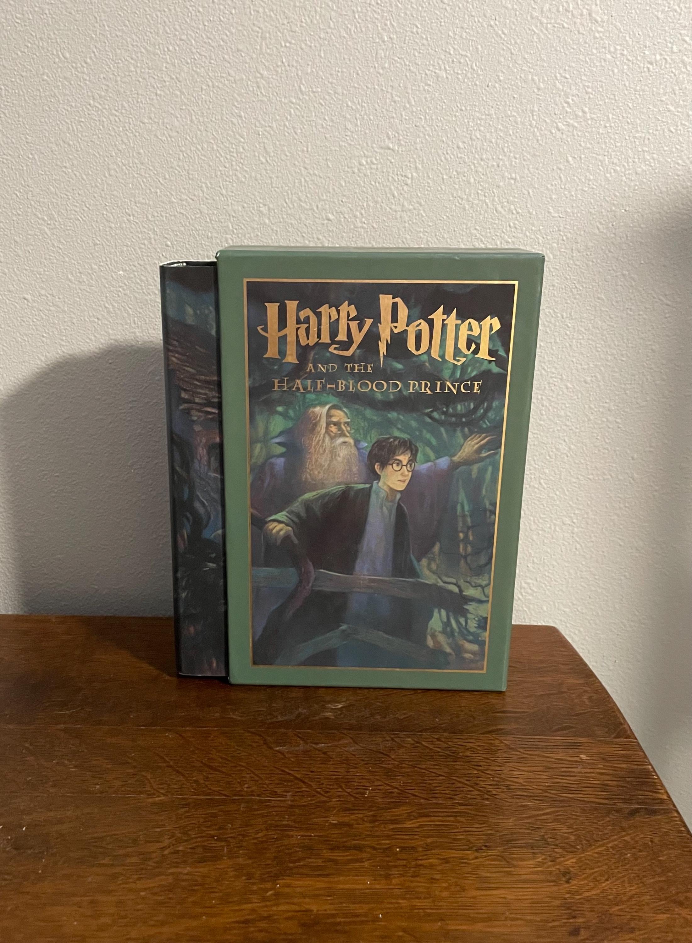 2005 First Edition, First Printing of the Deluxe Edition of Harry  display picture 1