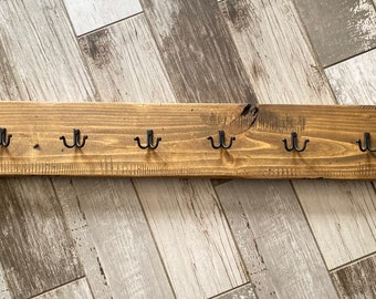 Perchero artesanal de madera de granero: organizador rústico para la entrada de la casa de campo, soporte para calcetines.