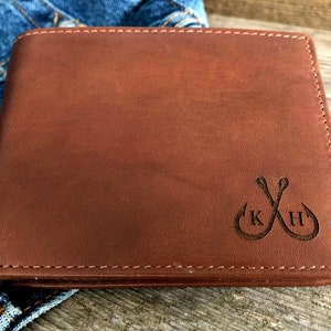 Cartera con señuelos de pesca • Regalos de pesca para hombres • Regalo para pescadores • Cartera RFID personalizada para hombre • Cartera de cuero para hombre • Toffee 7751