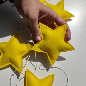 Unisex neutral felt star garland, baby bedroom decoration, yellow star banner, sustainable home decor, photo prop, bright stars, wall decor