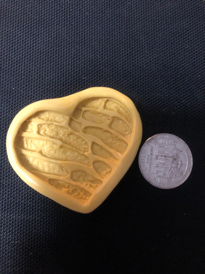 Concha Heart Mold