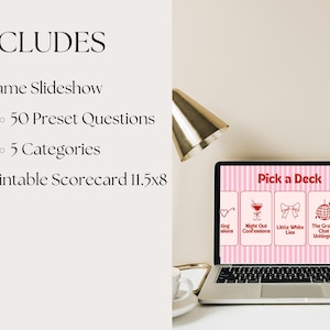 Op de afbeelding: Een laptop toont een spel genaamd "Pick a Deck" met roze en witte strepen. Het scherm toont vijf categorie&euml;n met pictogrammen en tekst. De afbeelding bevat ook een lijst met spelfuncties: game slideshow, 50 vooraf ingestelde vragen, 5 categorie&euml;n en een afdrukbare scorekaart.