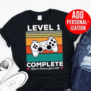 Cadeau d’anniversaire de 1 an pour petit ami Mari Couple / Chemise / Débardeur / Sweat à capuche / Cadeau de mari gamer / T-shirt complet de niveau 1