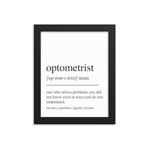 Puede incluir: Una definición imprimible en blanco y negro de la palabra "optometrista" con la ortografía fonética y una definición humorística. La definición dice: "alguien que resuelve problemas que no sabías que existían de una manera que no entiendes". El texto también incluye "ver también: superhéroe, leyenda, rockstar".