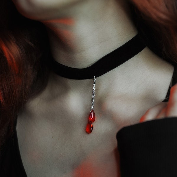 Vampire bite necklace / black velvet choker / Halloween necklace / vampire goth choker / bleeding necklace / blood choker / vampire jewelry