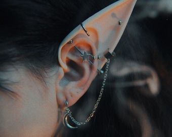 Ear cuff no piercing / moon ear clip / fake piercing / chain earrings / celestial / cartilage jewelry / gothic / witchy / occult