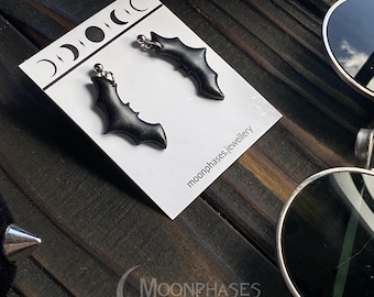 Pendants d'oreilles chauve-souris noire / bijoux de sorcière gothiques vampires / clous en acier inoxydable / boucles d'oreilles sorcières gothiques / mignonnes chauves-souris d'Halloween effrayantes