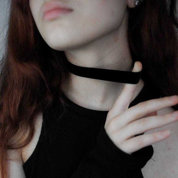 Elastic thick velvet choker / black stretch choker / goth collar / gothic choker / punk collar / grunge / goth necklace / stretchy choker