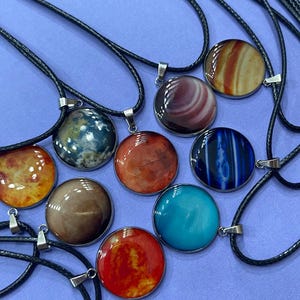 Collier planète / système solaire / collier Saturne / pendentif soleil lune / Mercure Vénus Terre Mars Jupiter Neptune Uranus / collier céleste
