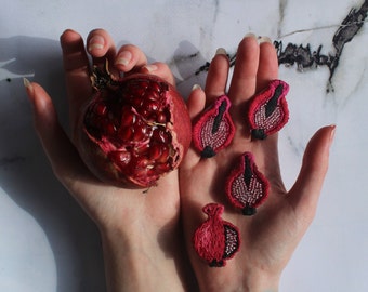 Pomegranate brooch / embroidered pomegranate pin / glass beaded brooch / backpack decoration / gift for her / gift for women / gift for mom