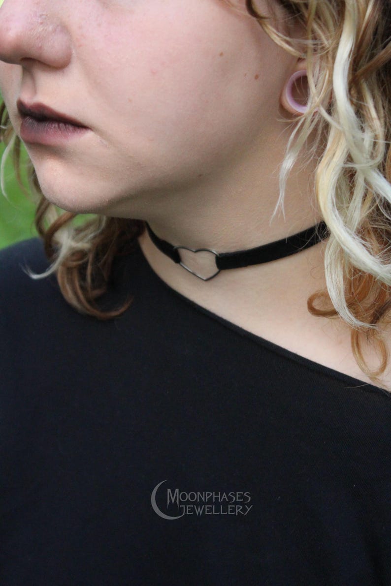 Heart collar / heart ring choker / heart choker / velvet choker / gothic necklace / witchy jewelry / o-ring / o ring choker / pastel goth image 8