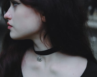 Mathilda choker / sun pendant choker / thick black velvet necklace /choker with sun charm / 90s / vintage / movie gift / sun necklace