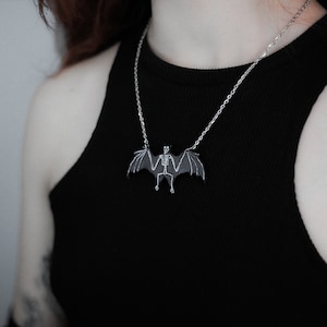 Vleermuisskeletketting / gothketting / alt-sieraden / vliegende vleermuisketting / vampiergoth / heksenketting / gotische ketting / halloween
