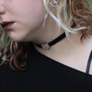 Heart collar / heart ring choker / heart choker / velvet choker / gothic necklace / witchy jewelry / o-ring / o ring choker / pastel goth image 3