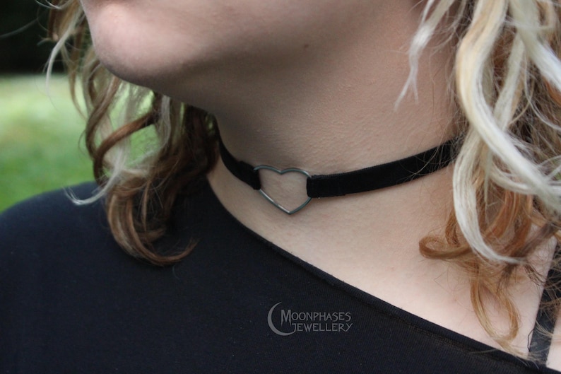 Heart collar / heart ring choker / heart choker / velvet choker / gothic necklace / witchy jewelry / o-ring / o ring choker / pastel goth image 1