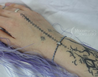Beaded moon bracelet / string bracelet / moon jewelry for women / dainty bracelet / aesthetic beaded bracelet / seed bead bracelet