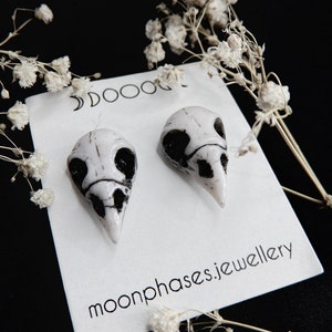 Bird skull stud earrings / raven skull jewelry / crow skull studs / faux animal skull / 925 silver studs / gothic earrings / witchy / creepy