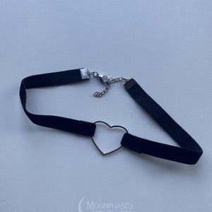 Heart collar / heart ring choker / heart choker / velvet choker / gothic necklace / witchy jewelry / o-ring / o ring choker / pastel goth image 4