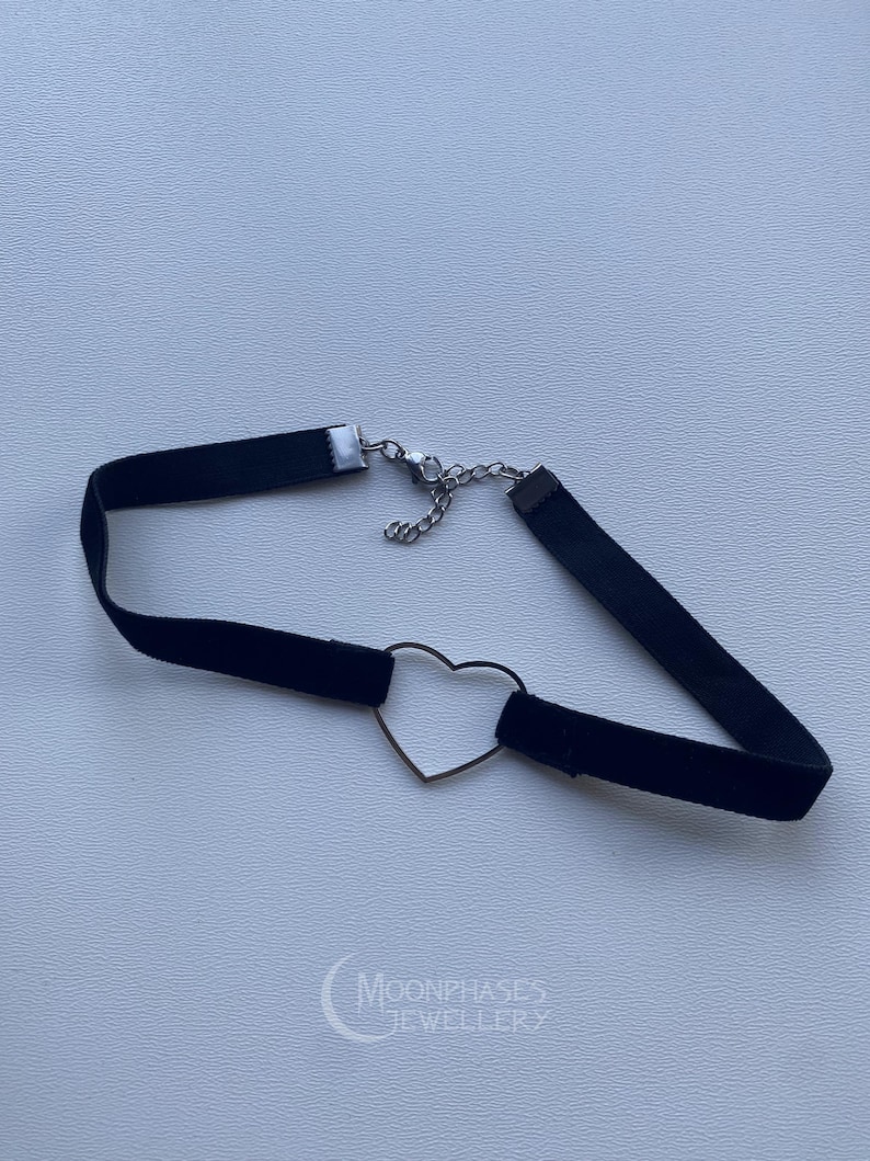 Heart collar / heart ring choker / heart choker / velvet choker / gothic necklace / witchy jewelry / o-ring / o ring choker / pastel goth image 4