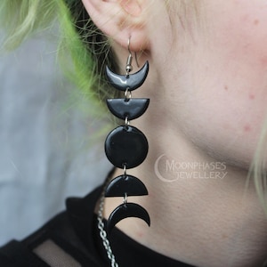 Schwarze Mond Ohrringe / schwarze Mond Ohrringe / Gothic Schmuck / Gothic Schwarz Mond Ohrringe / schwarze Mondphasen / gold / schwarze Ohrringe
