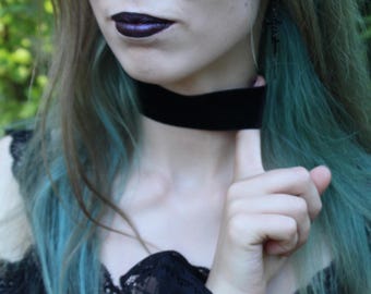 Dark In Love Dark Gothic Rose Velvet Choker Necklace - Black – Violent Delights