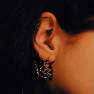 Ear cuff senza piercing / ear cuff / piercing finto / orecchini a catena / pentacolo / gioielli per cartilagine / polsino gotico / stregoneria / occulto