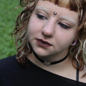 Heart collar / heart ring choker / heart choker / velvet choker / gothic necklace / witchy jewelry / o-ring / o ring choker / pastel goth image 2