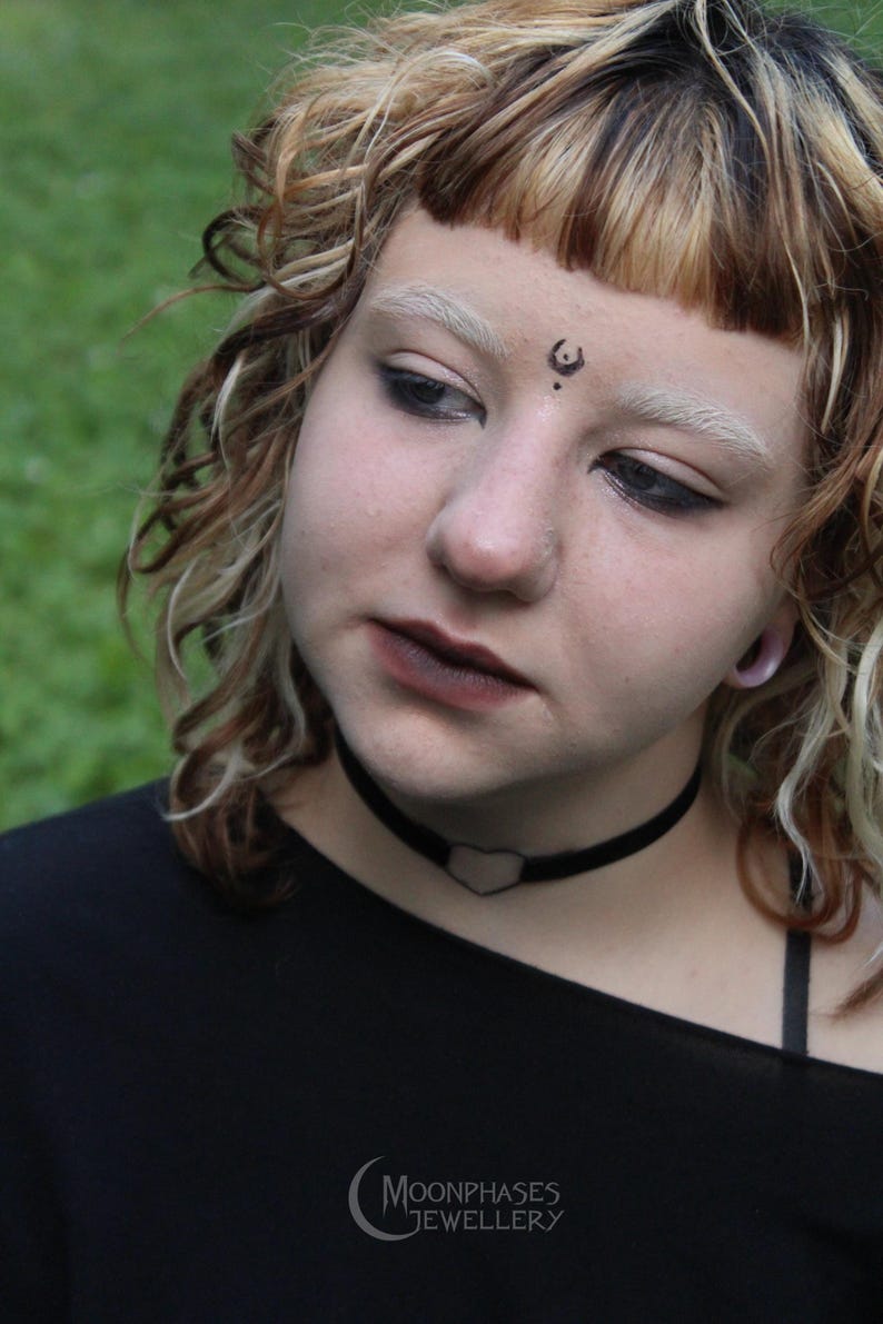 Heart collar / heart ring choker / heart choker / velvet choker / gothic necklace / witchy jewelry / o-ring / o ring choker / pastel goth image 2