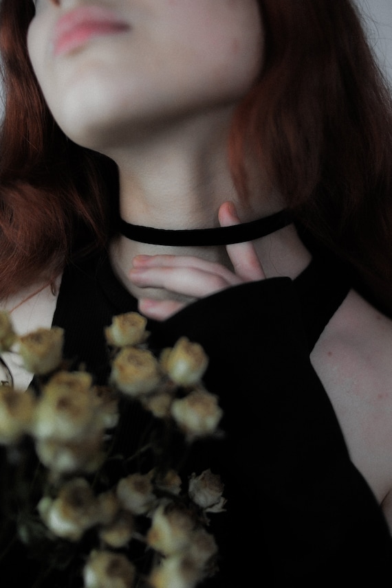 Elastic velvet choker / thin black velvet choker / stretchy choker / goth collar / gothic choker / punk collar / goth necklace / nu goth