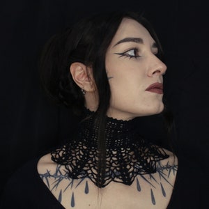 Gothic crochet collar / vintage core / gothic vampire jewelry / handmade gothic choker / victorian choker / extra wide full neck choker