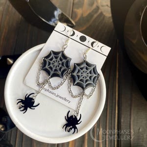 Spider web dangle earrings / black and silver spider earrings / gothic jewelry / goth punk witchy halloween earrings / spooky insect jewelry