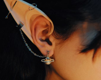 Planet ear cuff chain / ear cuff no piercing dangle / earcuff / planet dangle earrings / ear cuff chain / fake piercing / clip on earring