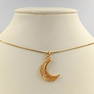 Gold Crescent Moon Necklace; Textured Gold Crescent Moon Necklace; 925 Moon Pendant; Gold Moon Pendant on Gold Chain, Easy On Infinity Close