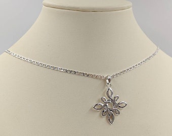 925 Silver Celtic Knot Necklace; Sterling Silver Celtic Knot; 925 Silver Chain with Celtic Knot; Irish Necklace; Irish Knot, Infinity Close