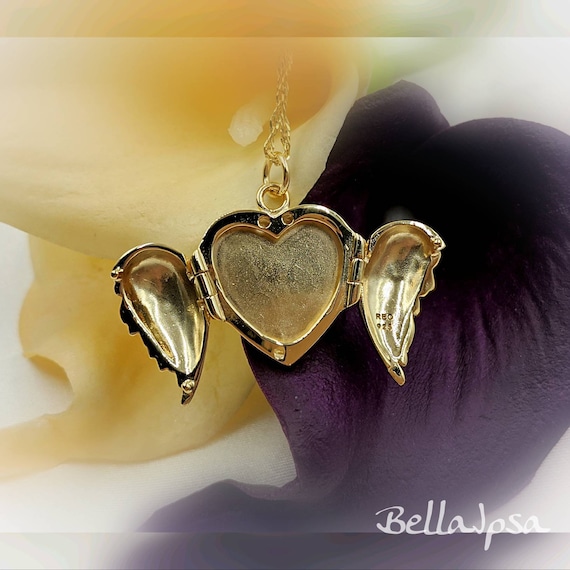 Valentine Hearts Genuine Swarovski Charm Bracelet 14 Carat Gold Plate PRICE  $18