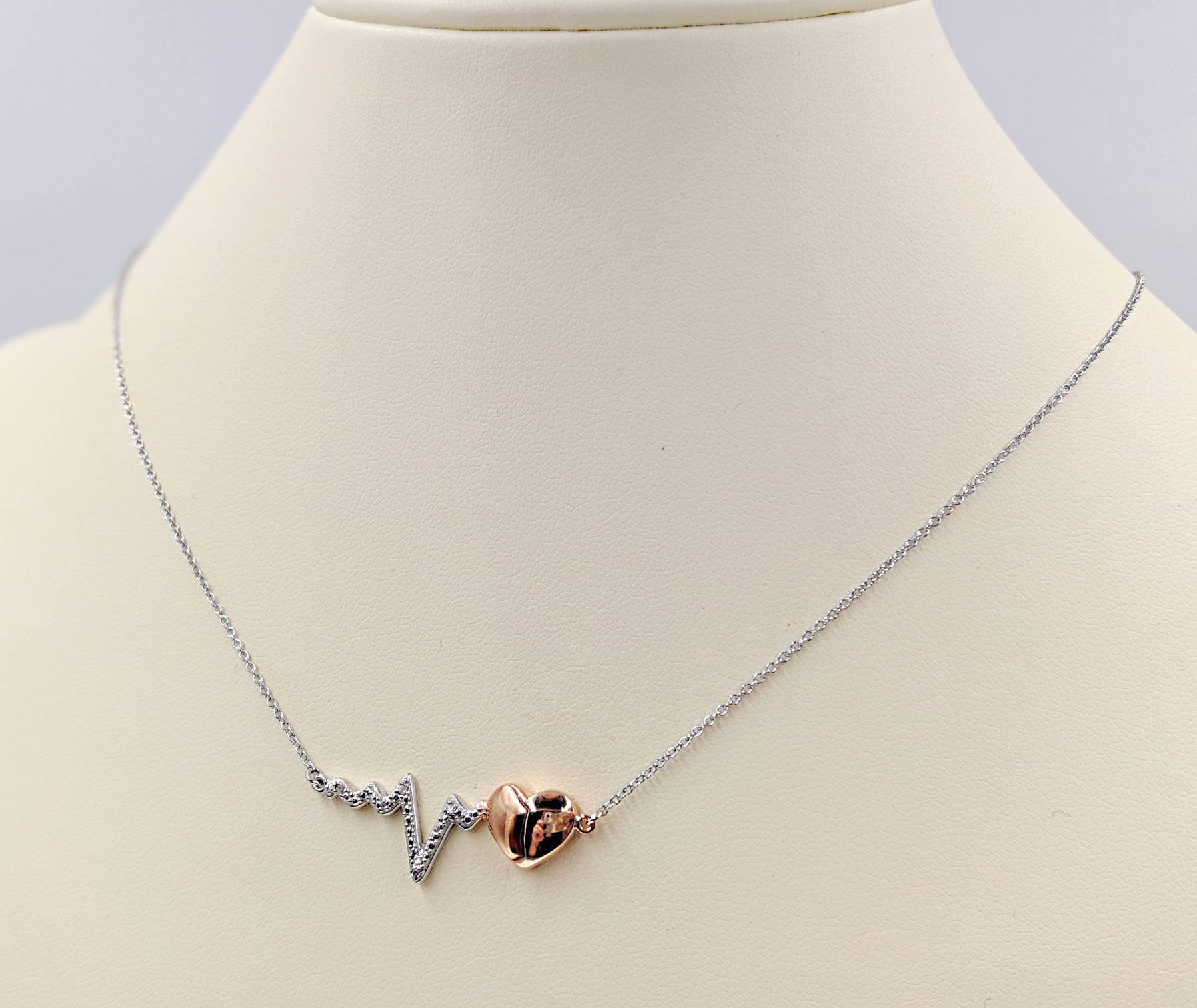 ネックレス・ペンダント Pounding Heart Simple Necklace Amazon.com: Kendra Scott Womens Holland Heart Short Pendant