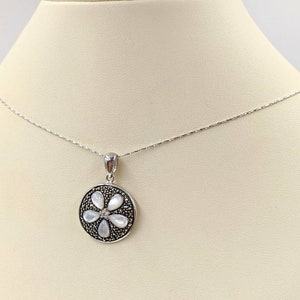 Collar de dólar de arena de plata esterlina; 925 Encanto del Dólar de Arena; Collar de dólar de arena de marscaita 925; Dólar de arena de nácar, cierre infinito