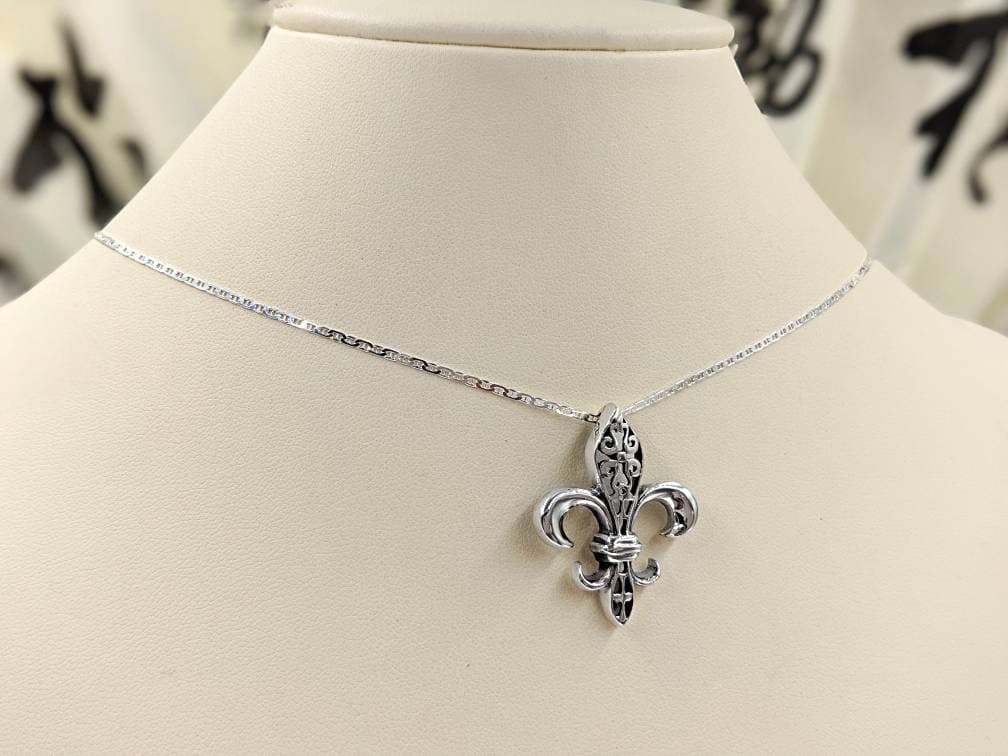 925 Sterling Silver Fleur De Lis Filigree Pendant & 925 Chain
