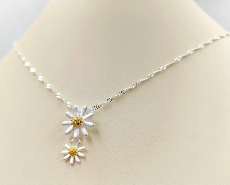 Two Daisy Flower Drop Lariat Necklace; Double Daisy Necklace; Daisy Flower Pendant; Gold /& Silver Two Tone Flower Lariat Infinity Close