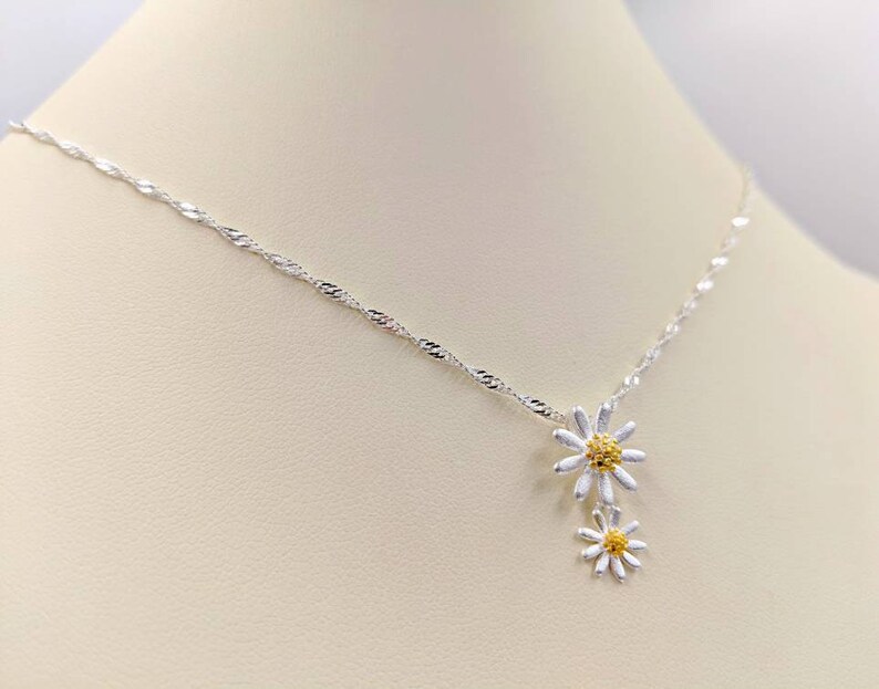 Two Daisy Flower Drop Lariat Necklace; Double Daisy Necklace; Daisy Flower Pendant; Gold /& Silver Two Tone Flower Lariat Infinity Close