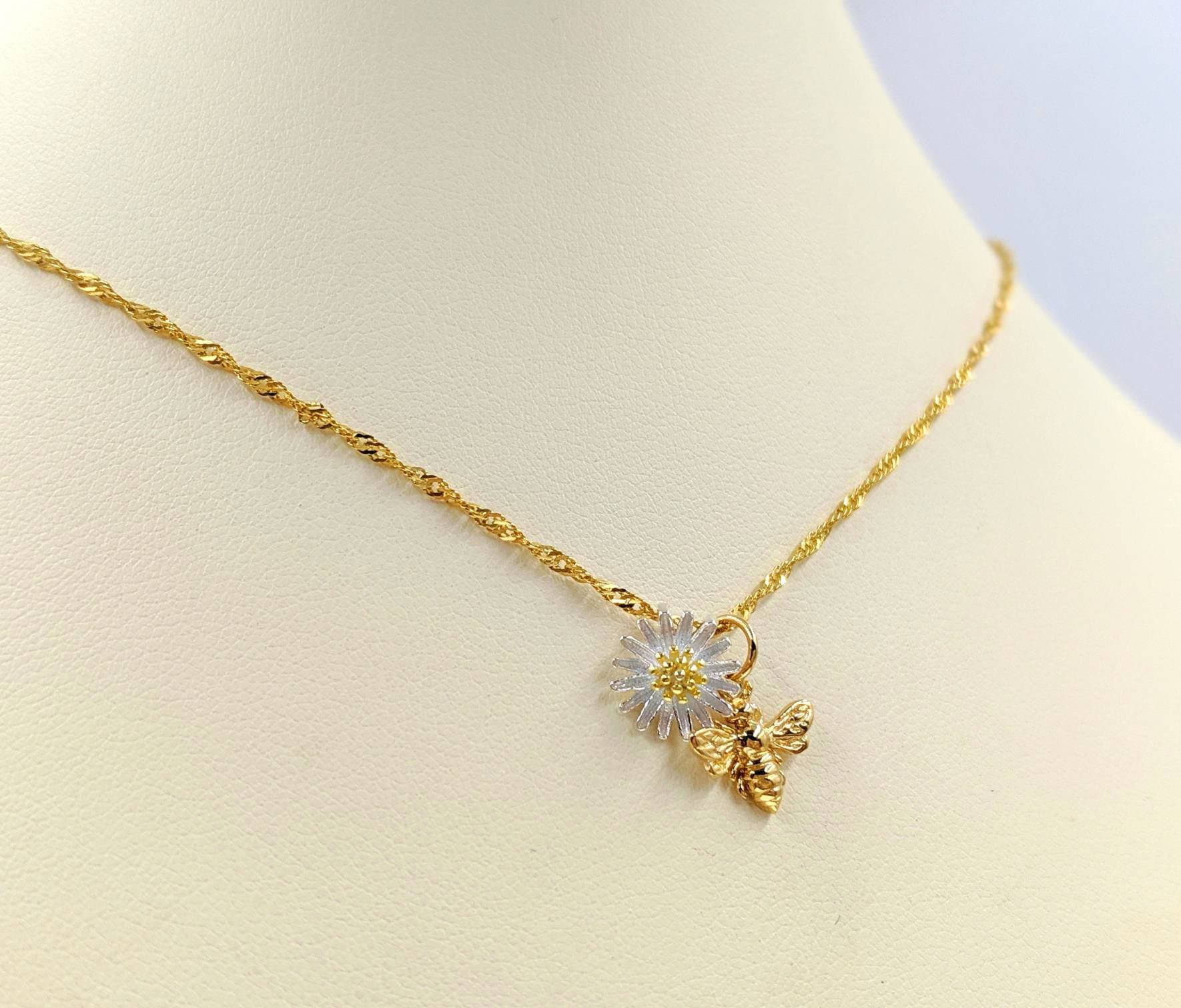 Bee And Flower Pendant Necklace – 925 Silver by The Nevermore