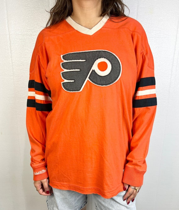 Antigua Philadelphia Flyers Oatmeal Flier Bunker Long Sleeve Crew Sweatshirt, Oatmeal, 86% Cotton / 11% Polyester / 3% SPANDEX, Size XL, Rally House