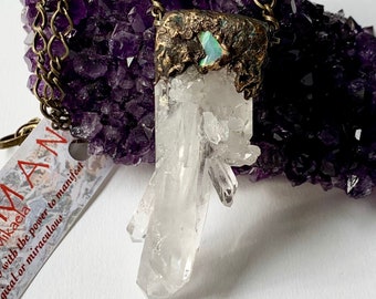 Faden Quartz met Raw Opal Talisman