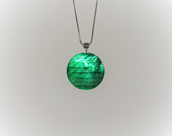Green Wave Round Necklace