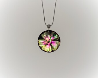 Green Flower Round Necklace