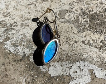 Colgante de mariposa vibrante de aspecto elegante y afilado