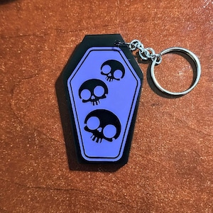 Black Resin Coffin Keychain with Purple Skulls – Witchy & Occult Keychain, Gothic Aesthetic, Spooky Gift, Skull Keychain