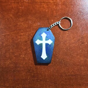 Iridescent Purple and Green Coffin Keychain with White Gothic Cross – Witchy Occult Keychain, Gothic Aesthetic, Spooky Gift, Cross Keychain